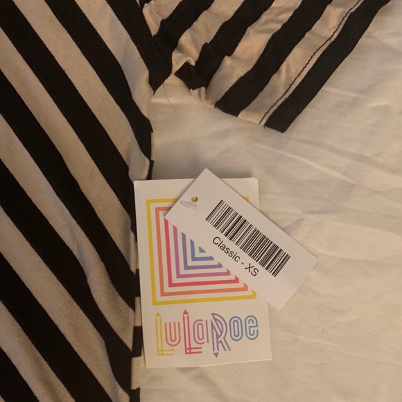 Lularoe Women’s XS Classic Tee Tan Black T-shirt - Picture 4 of 7